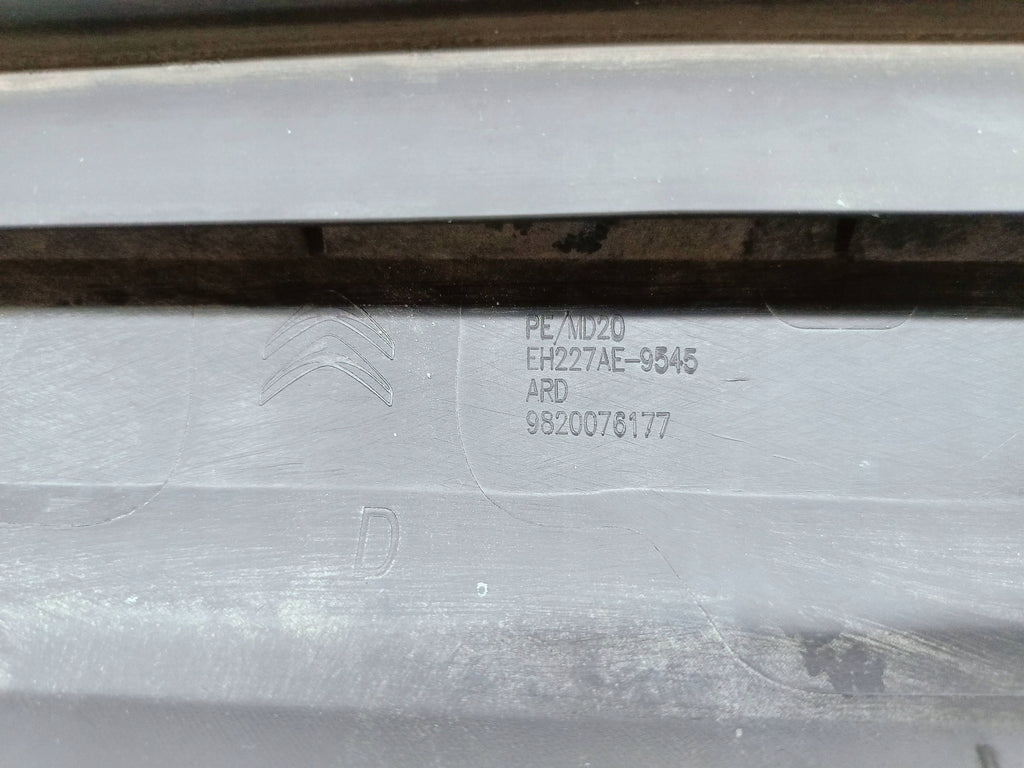 Citroen C5 Aircross 17- LISTWA DRZWI PRAWY TYŁ PRAWA TYLNA 9820076177