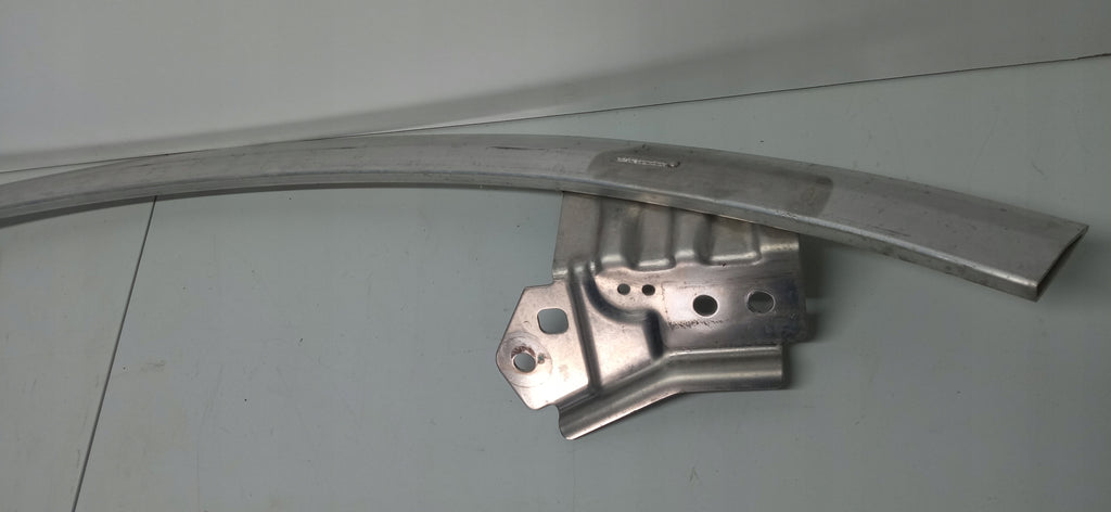 TESLA MODEL 3 17- LOWER BEAM FRONT BUMPER BRACKET 1084894-00-B