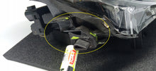 Load image into Gallery viewer, MAZDA 2 II DJ 14- LAMPA PRAWA PRZÓD PRZEDNIA PRAWA ZWYKŁA DB5J-51030