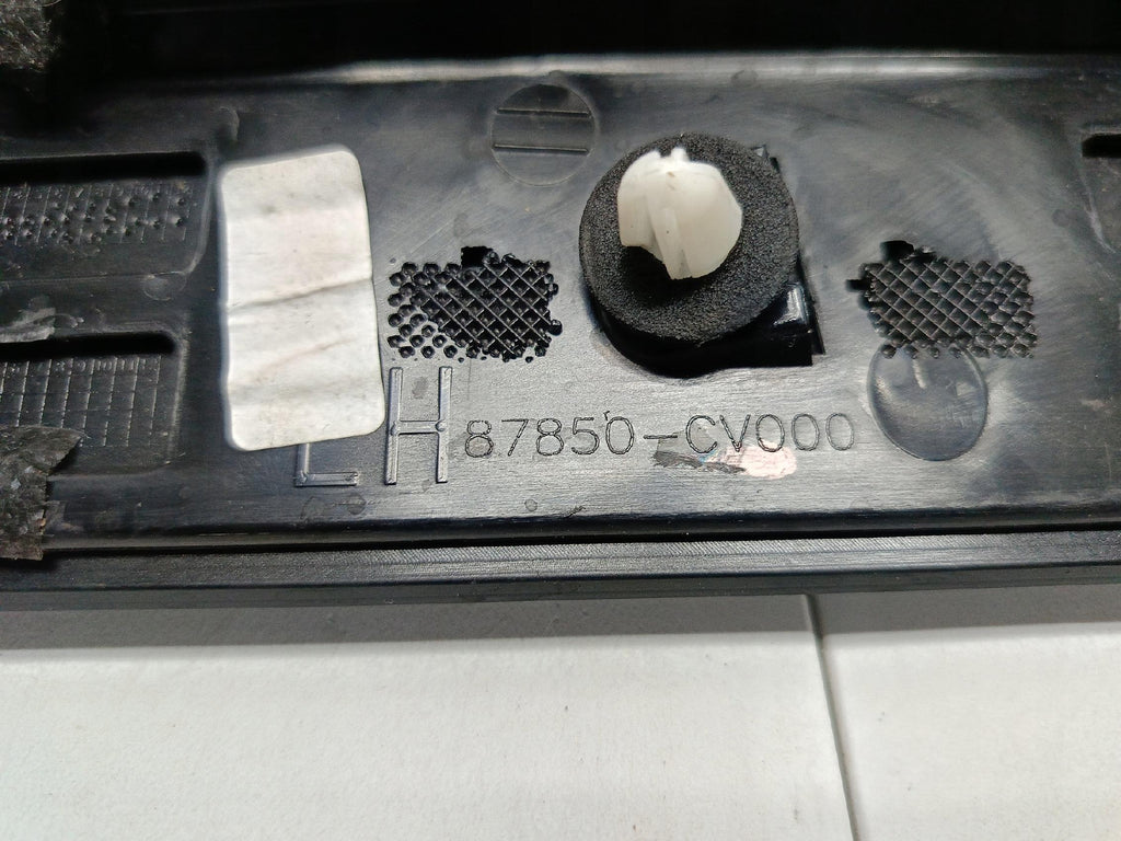 KIA EV6 VI 21- LISTWA NAKŁADKA GÓRNA BŁOTNIKA SŁUPKA C LEWY TYŁ 87850-CV000