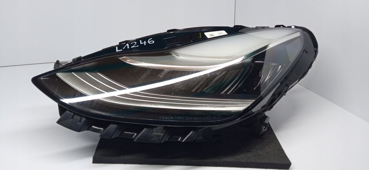 Tesla Model 3 III 17- Vorne Links Leuchte Vordere Full LED 1077375-00-C — Foto 1 von 16