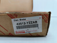 Load image into Gallery viewer, TOYOTA AVENSIS T25 SEDAN KOMBI- TARCZ HAMULCOWA PRZÓD ORYGINAŁ 43512-YZZAB