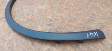 Load image into Gallery viewer, TESLA MODEL Y 22- LISTWA BŁOTNIKA PRAWY TYŁ PRAWA TYLNA 1658698-00-A