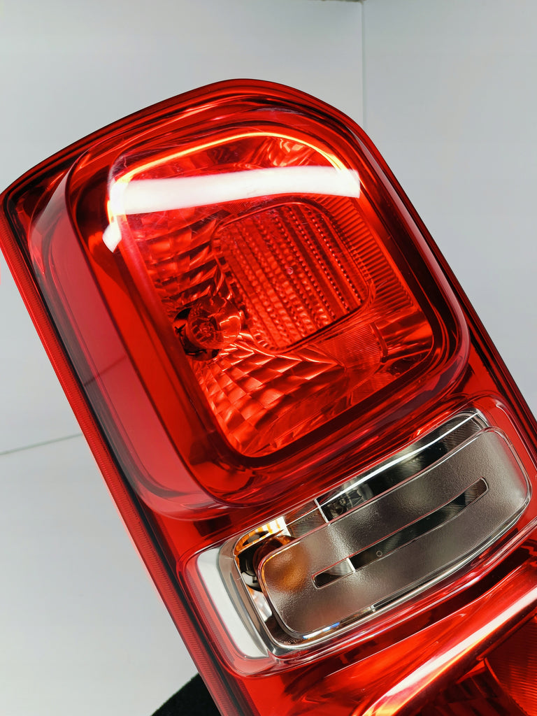EXPERT VIVARO JUMPY PROACE ZAFIRA 16- LAMPA LEWY TYŁ LEWA TYLNA 9808243180