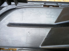 Załaduj zdjęcie do przeglądarki galerii, OPEL MOKKA B II 20- ATRAPA KRATKA ŚRODKOWA ZDERZAKA PRZDNIEGO 9835266280