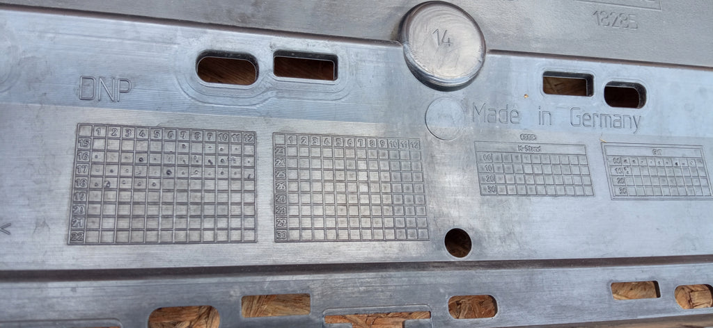 AUDI A6 C7 LIFT 14- KÜHLERGRILL MITTE STOSSSTANGE VORNE 4G0853651BP