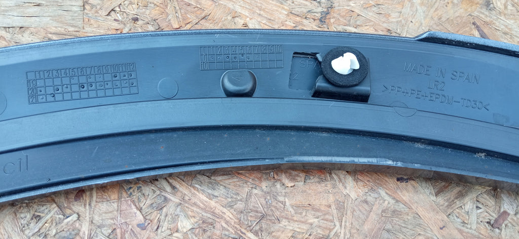 CUPRA FORMENTOR 19- LEISTE RADLAUF HINTEN LINKS 5FF853817H