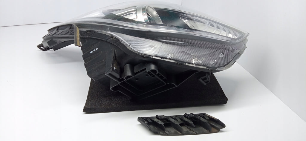 KIA NIRO 16- LAMPA PRAWA PRZÓD PRAWA PRZEDNIA SOCZEWKA XENON 92102-G5