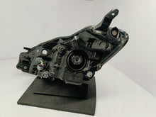 Laden Sie das Bild in den Galerie-Viewer, TOYOTA YARIS III FACELIFT 17- SCHEINWERFER RECHTS VORNE KOITO OD-197