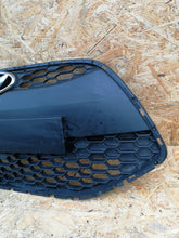 Load image into Gallery viewer, HYUNDAI IX20 LIFT 15- ATRAPA KRATKA GRILL ZDERZAKA PRZEDNIEGO 86351-1K500