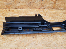 Laden Sie das Bild in den Galerie-Viewer, VOLVO XC40 17- ABDECKUNG LEISTE KOFFERRAUMLEISTE 31440884