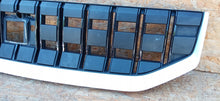 Laden Sie das Bild in den Galerie-Viewer, POLESTAR II 2 20- GRILL GITTER STOßSTANGE VORNE KAMERA RADAR 31698060