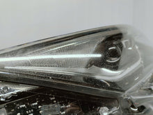 Laden Sie das Bild in den Galerie-Viewer, Toyota Auris II LIFT E18 15- LAMPA LEWA PRZÓD FULL LED EU 81150-02K60