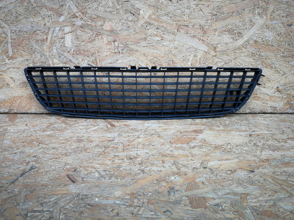 OPEL VECTRA C LIFT 05- ATRAPA KRATKA ŚRODKOWA ZDERZAKA PRZEDNIEGO 13182906