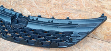 Load image into Gallery viewer, OPEL ASTRA K V 15- ATRAPA KRATKA GRILL ZDERZAKA PRZEDNIEGO BLACK 13423640