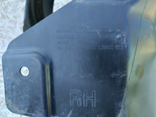 Laden Sie das Bild in den Galerie-Viewer, TESLA MODEL 3 III M3 17- RADHAUS SCHUTZ RECHTS VORNE 1081582-00-D