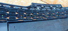 Laden Sie das Bild in den Galerie-Viewer, PEUGEOT 208 I 12- KÜHLERGRILL STOSSSTANGE VORNE 9672794377