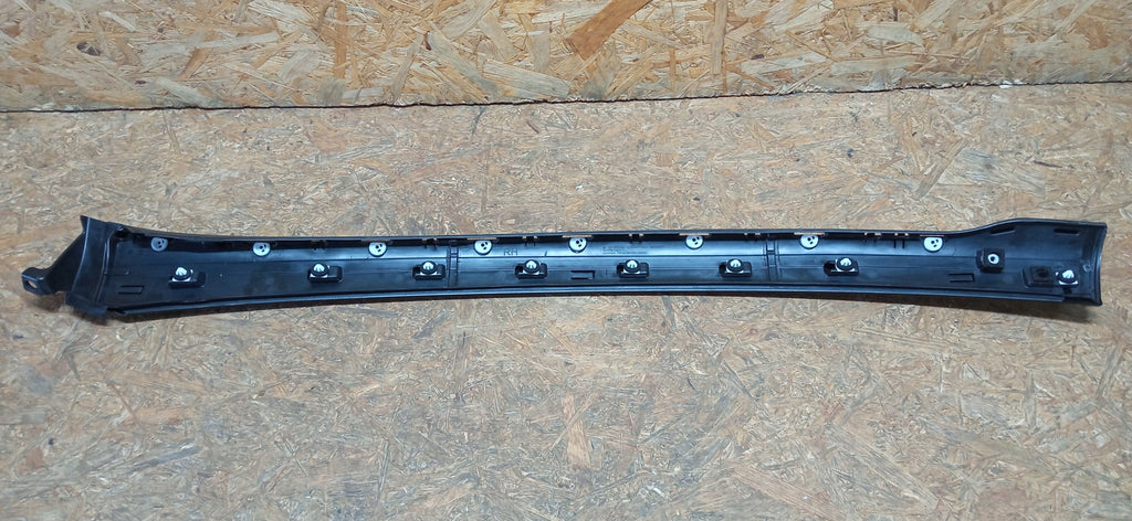 OPEL ZAFIRA C 11- LISTWA PRAWA SŁUPKA SZYBY CZOŁOWEJ 39027687