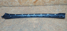 Load image into Gallery viewer, OPEL ZAFIRA C 11- LISTWA PRAWA SŁUPKA SZYBY CZOŁOWEJ 39027687
