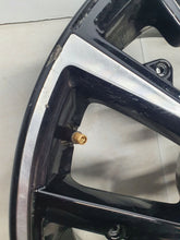 Załaduj zdjęcie do przeglądarki galerii, Opel Corsa F FELGA ALUMINIOWA 17 CALI 7''x17'' ET32 4x108 OE 9833892680