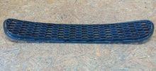 Load image into Gallery viewer, KIA PRO CEED GT 15- KRATKA ATRAPA GRILL ZDERZAKA PRZÓD 86560-A2900