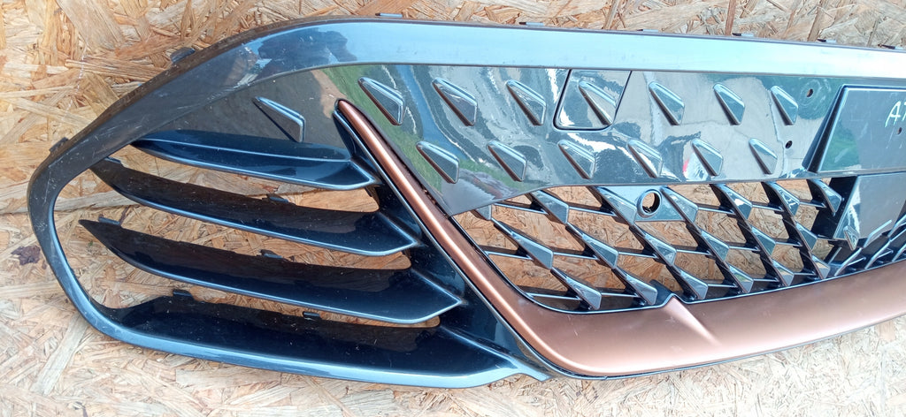SEAT CUPRA BORN 21- ATRAPA GRILL KRATKA ŚRODKOWA ZDERZAKA PRZÓD 10E805903C
