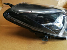 Laden Sie das Bild in den Galerie-Viewer, TOYOTA YARIS III LIFT 17- SCHEINWERFER RECHTS VORNE KOITO 0D-197