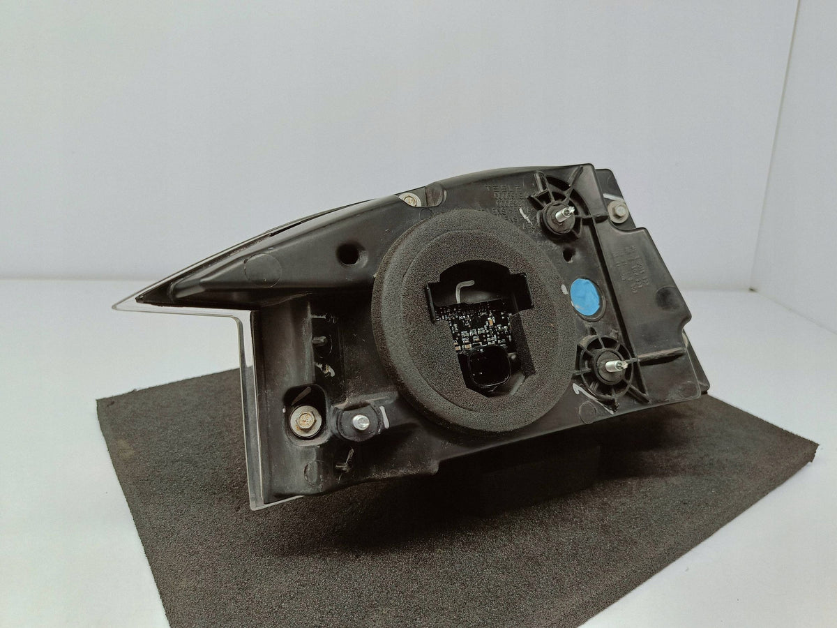 Tesla Model S 12- Rückleuchte Rechts LED EU Original (oe) 6005921-00-B — Foto 12 von 16