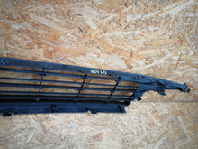Laden Sie das Bild in den Galerie-Viewer, TOYOTA YARIS IV P21 19- UNTERER GRILL STOSSFÄNGER VORNE 53112-K0010