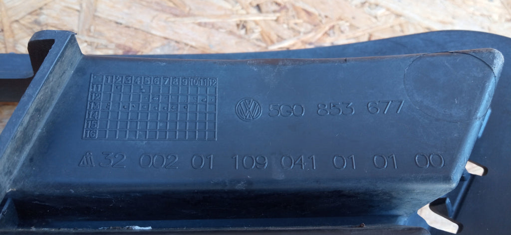 VOLKSWAGEN GOLF VII 7 5G0 12- KÜHLERGRILL STOSSFÄNGER VORNE 5G0853677