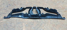 Laden Sie das Bild in den Galerie-Viewer, RENAULT CLIO IV 12- STREBE RAHMEN KÜHLERGRILL NEU 628101467R