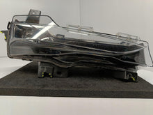 Laden Sie das Bild in den Galerie-Viewer, TESLA 3 LIFT Y 20- NEBELSCHEINWERFER RECHTS LED TAGFAHRLICHT 1624798-00-A