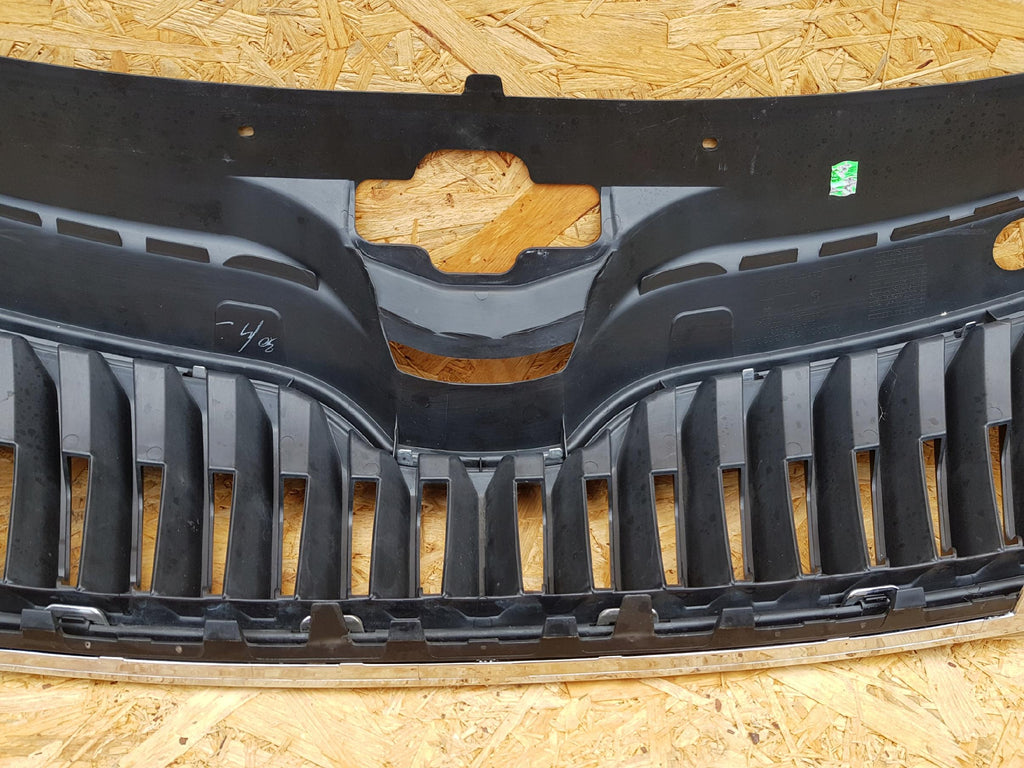 SKODA RAPID 12- ATRAPA GRILL KRATKA ZDERZAKA PRZEDNIEGO CHROM 5JA853668