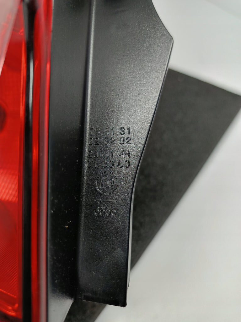 SEAT MII KF1 11- LAMPA LEWY TYŁ LEWA TYLNA FARBA EU OEM 1SL945095K