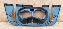 Load image into Gallery viewer, NISSAN LEAF II 17- OBUDOWA OSŁONA GNIAZDA PORTU ŁADOWANIA 657305SH0A