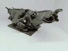 Laden Sie das Bild in den Galerie-Viewer, Toyota Yaris IV 4 XP21 19- SCHEINWERFER RECHTS VORNE VOLL-LED KOITO K0-8
