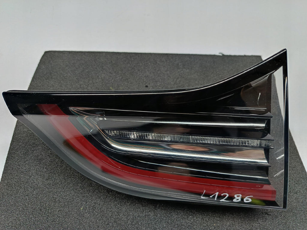TESLA MODEL Y 20- 3 LIFT 22- HECKKLAPPENLEUCHTE HINTEN LINKS LED 1502088-00-B