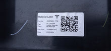 Laden Sie das Bild in den Galerie-Viewer, TESLA MODEL Y 20- HECKKLAPPENVERKLEIDUNG HINTEN LAUTSPRECHER 1536684-00-C