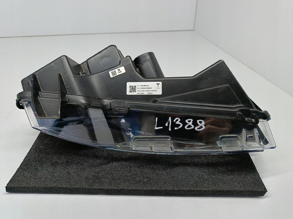 TESLA 3 LIFT Y 20- HALOGEN DRL PRAWY LAMPA PRZECIWMGIELNA LED 1624798-00-A