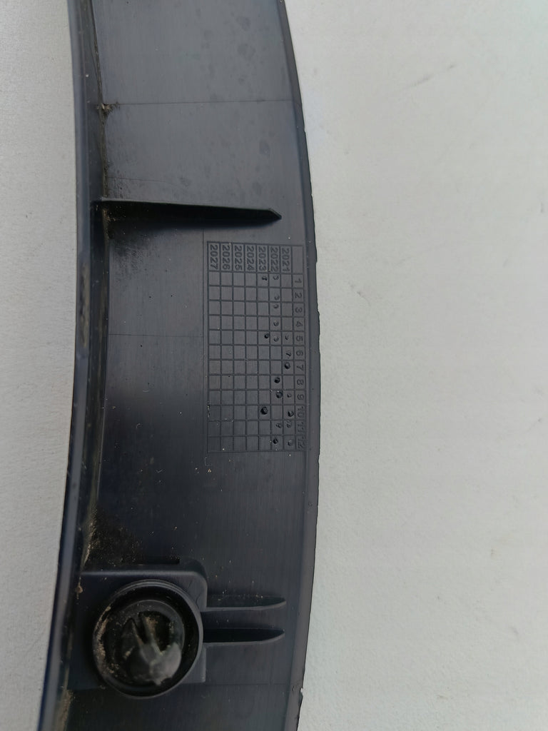 TESLA MODEL Y MJ 20- RADLAUFVERKLEIDUNG LEISTE VORNE LINKS 1658695-00-A