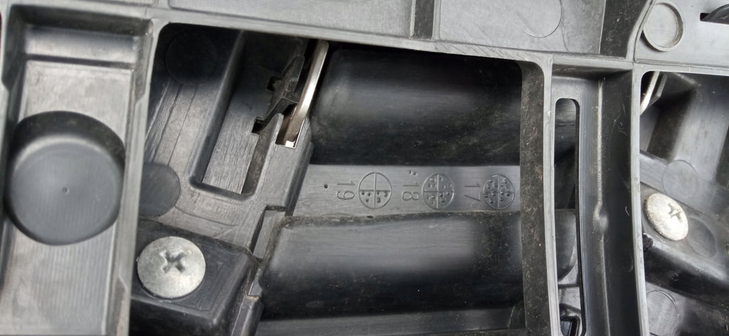 SUZUKI VITARA III LIFT 18- KÜHLERGRILL STOSSFÄNGERGITTER VORNE 72111-86R0