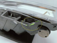 Załaduj zdjęcie do przeglądarki galerii, Opel Corsa D LIFT 11- LAMPA PRAWA PRZÓD PRZEDNIA ZWYKŁA EU 13432890
