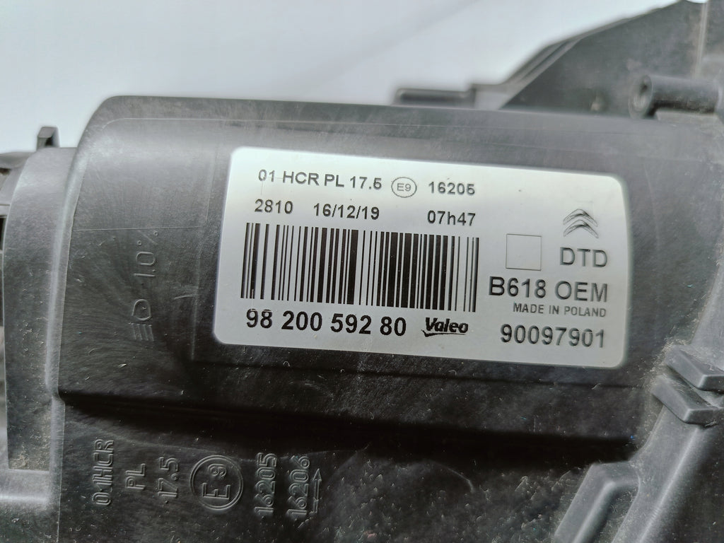 CITROEN C3 III 16- LAMPA PRAWA PRZÓD PRZEDNIA ZWYKŁA 9820059280