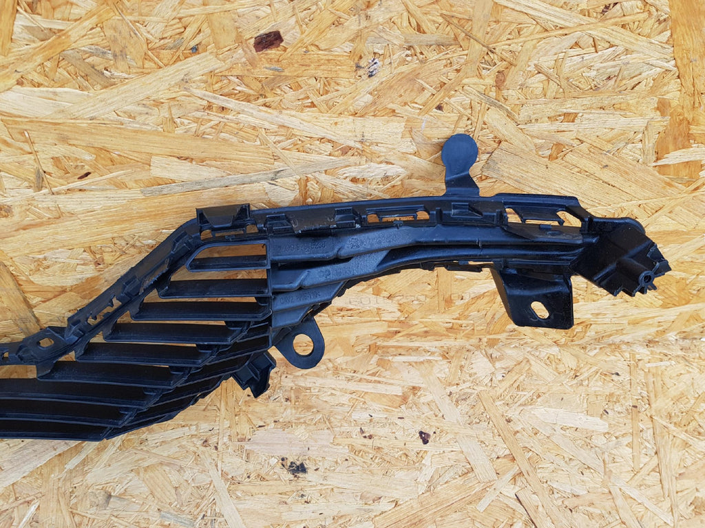 PEUGEOT 208 II 19- KRATKA ŚRODKOWA ATRAPA GRILL ZDERZAKA PRZÓD 9823209880
