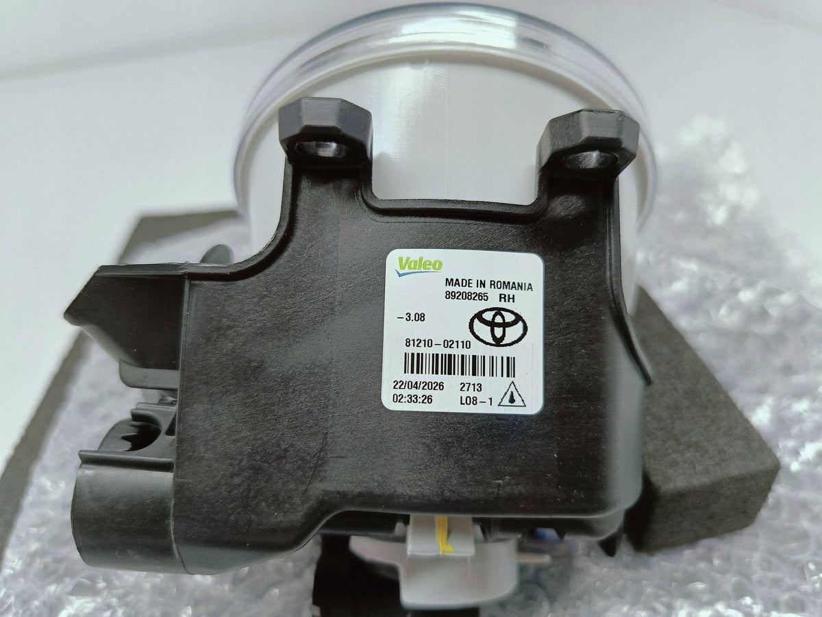 Toyota Yaris III Auris II Halogen Lampa Przeciwmgielna Prawa OE 81210-02110 — zdjęcie 9 z 11