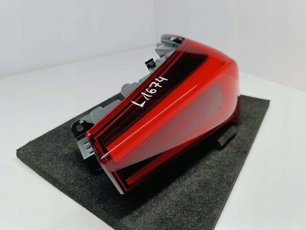 CUPRA BORN 10E 21- LAMPA REFLEKTOR ŚWIATŁO PRAWY TYŁ LED 10E945096A