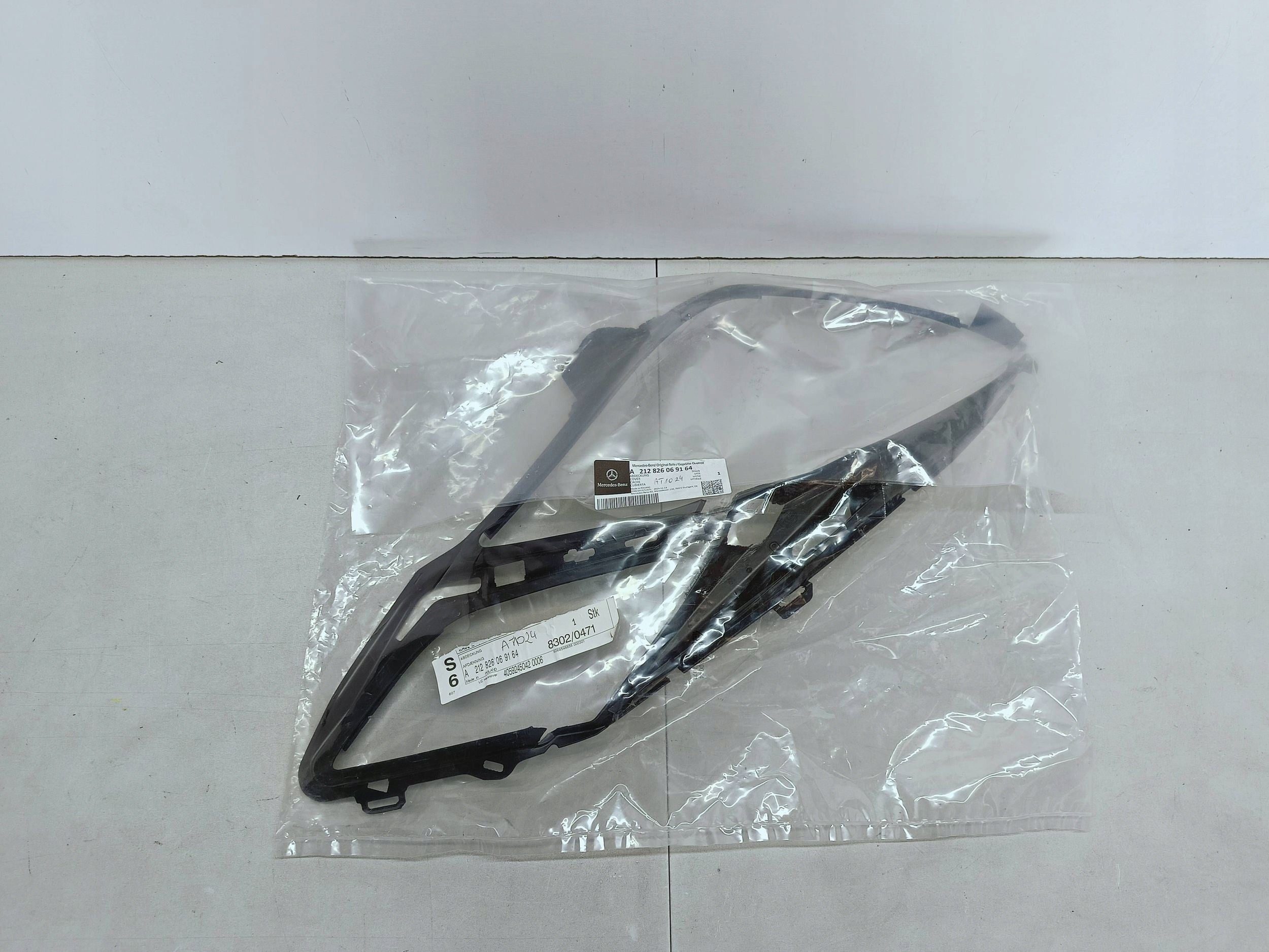 Mercedes-Benz E W212 09- USZCZELKA KLOSZA LAMPY PRAWA PRZÓD A212826069164