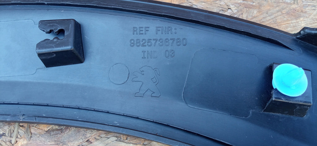 PEUGEOT 2008 II 19- LEISTE VERKLEIDUNG KOTFLÜGEL LINKS HINTEN 9825736780