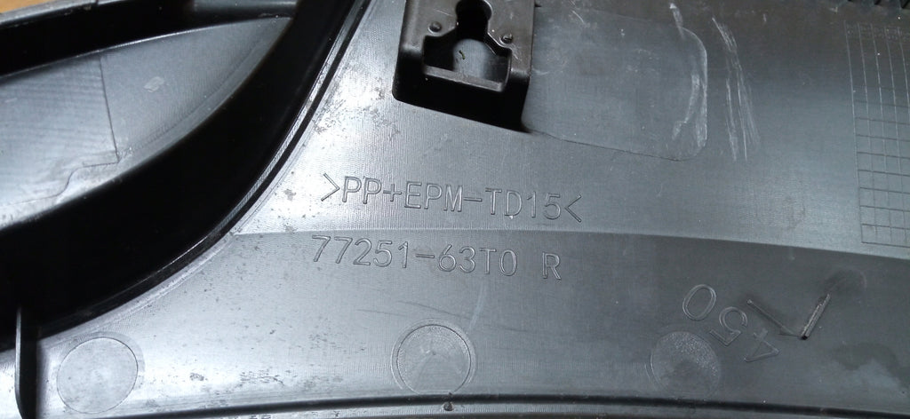 SUZUKI SX4 S-CROSS 22- LISTWA NAKŁADKA BŁOTNIKA PRAWY TYŁ 77251-63T0R