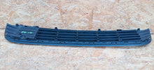Load image into Gallery viewer, BERLINGO PARTNER II 08- ATRAPA KRATKA DOLNA GRILL ZDERZAKA PRZÓD 9681519877